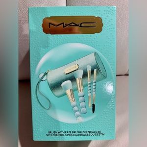 MAC | “Brush With Fate” | Brush Essentials Kit